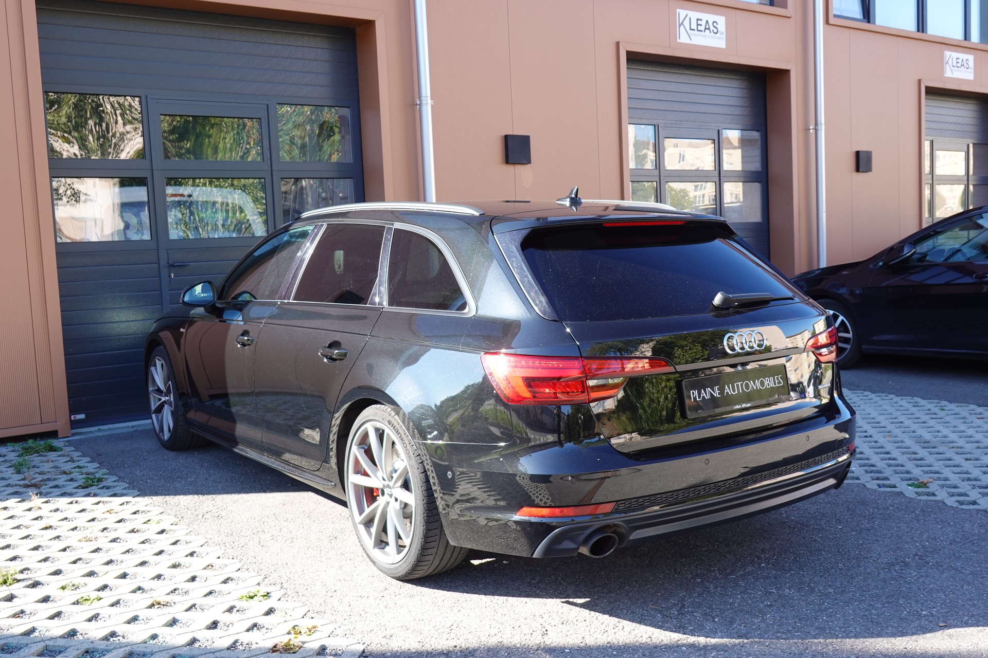 AUDI A4 Avant 2.0 TFSI quattro - "CH Auto * Toit Ouvrant * Cuir/Alcantara * Son Bang&Olufsen * Sièges Electriques Chauffants"-image-9