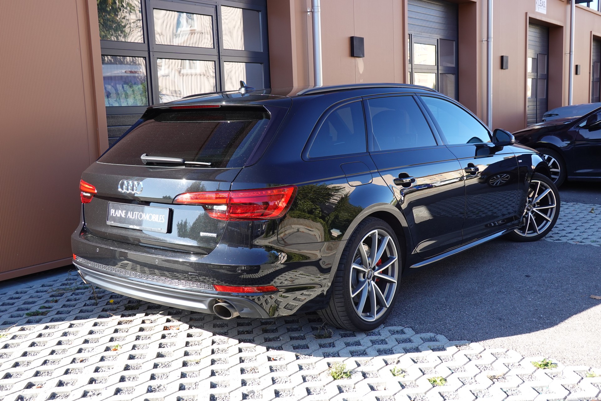 AUDI A4 Avant 2.0 TFSI quattro - "CH Auto * Toit Ouvrant * Cuir/Alcantara * Son Bang&Olufsen * Sièges Electriques Chauffants"-image-6