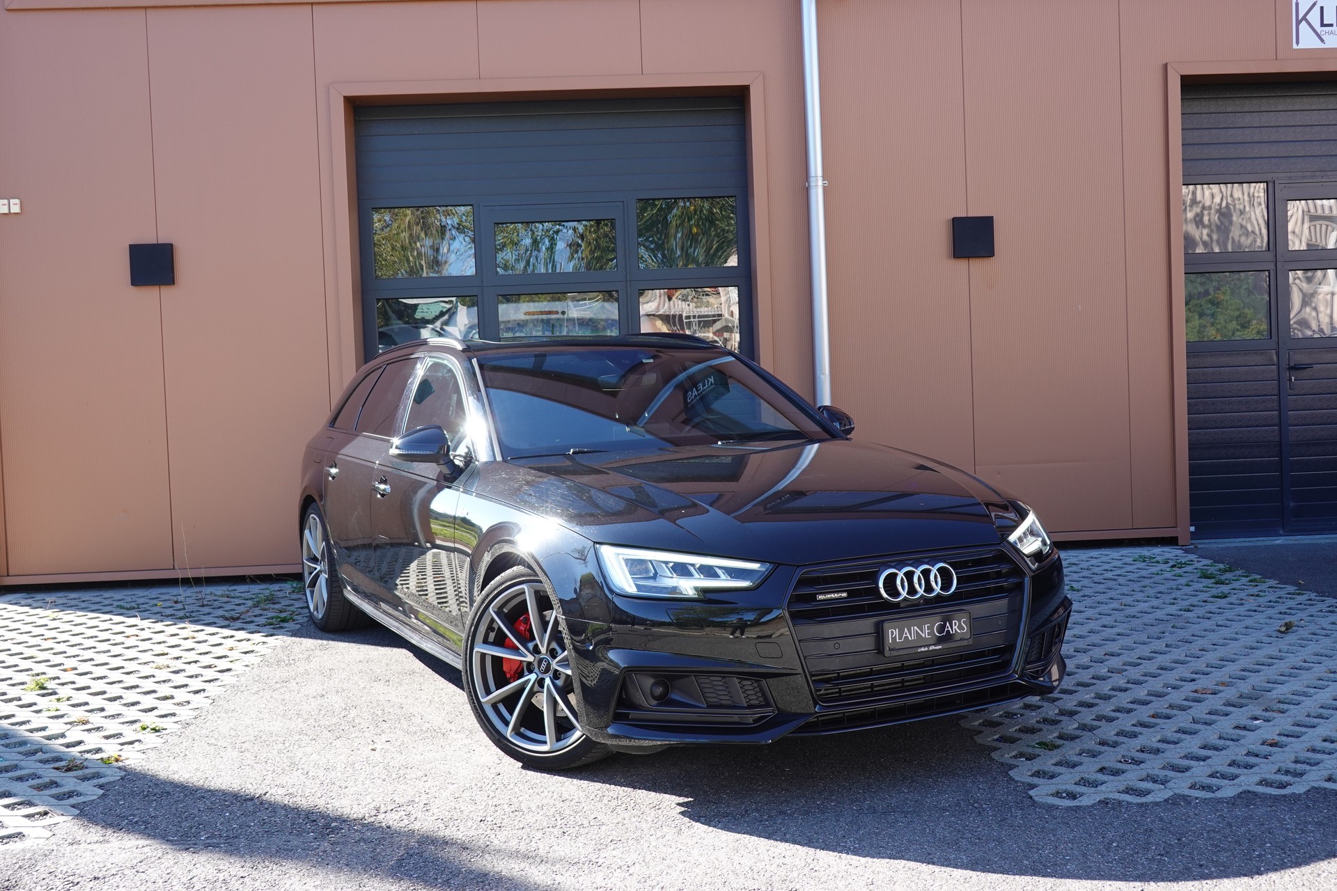 AUDI A4 Avant 2.0 TFSI quattro - "CH Auto * Toit Ouvrant * Cuir/Alcantara * Son Bang&Olufsen * Sièges Electriques Chauffants"-image-0