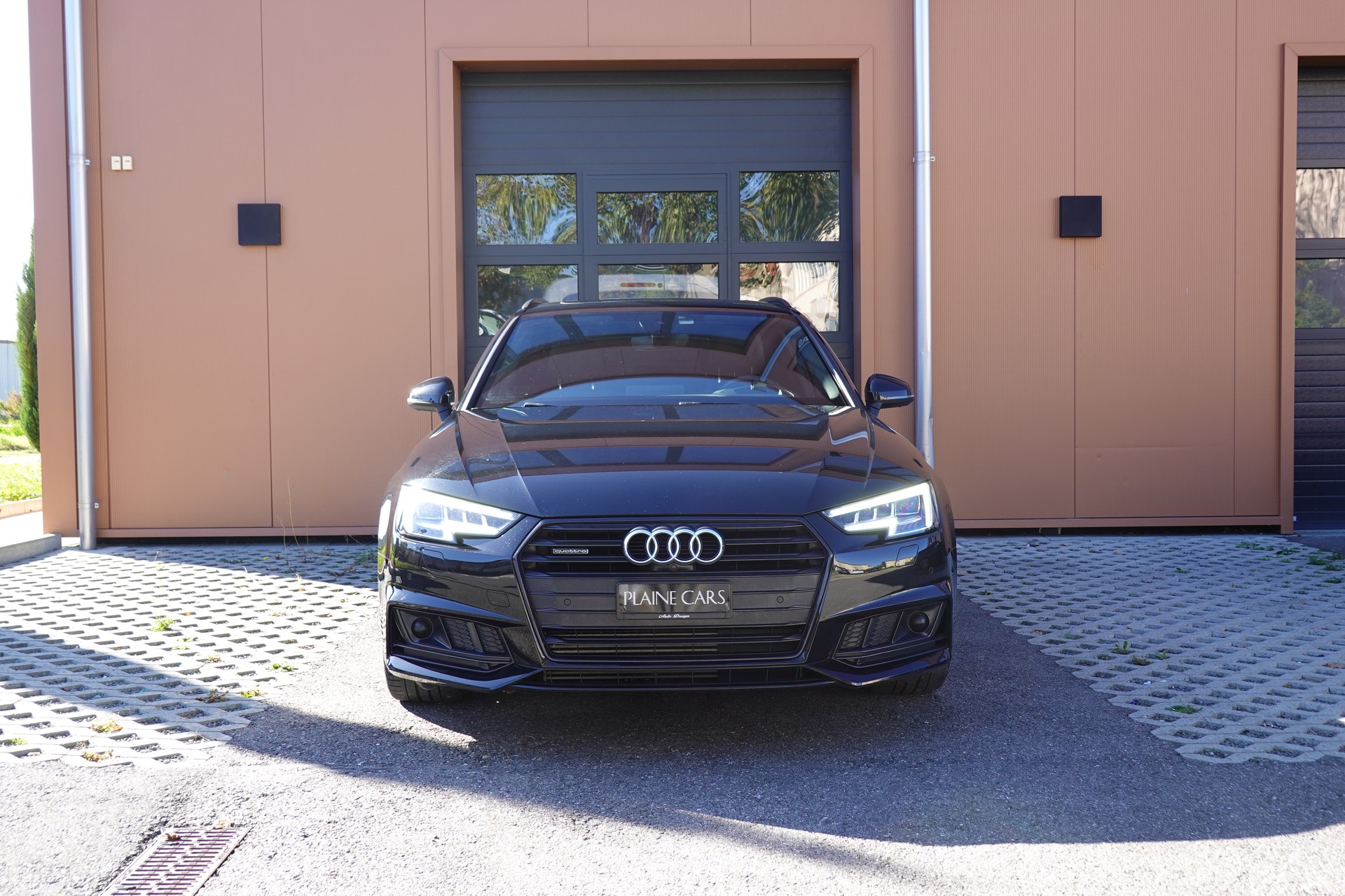 AUDI A4 Avant 2.0 TFSI quattro - "CH Auto * Toit Ouvrant * Cuir/Alcantara * Son Bang&Olufsen * Sièges Electriques Chauffants"-image-1