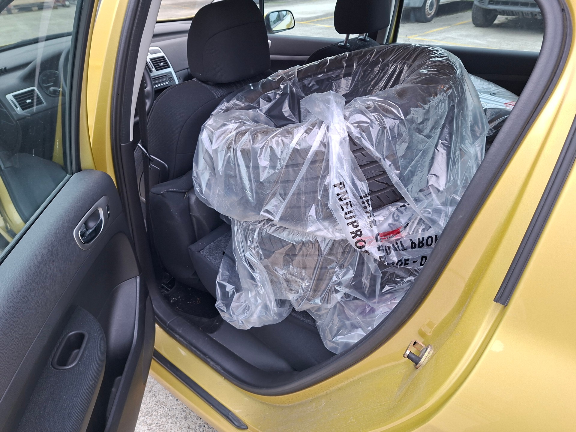 PEUGEOT 307 2.0 HDI XSi-image-15