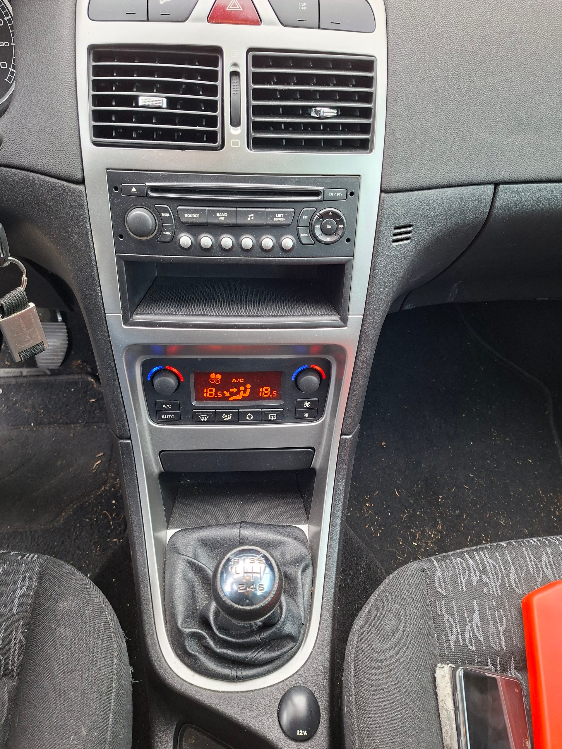 PEUGEOT 307 2.0 HDI XSi-image-10