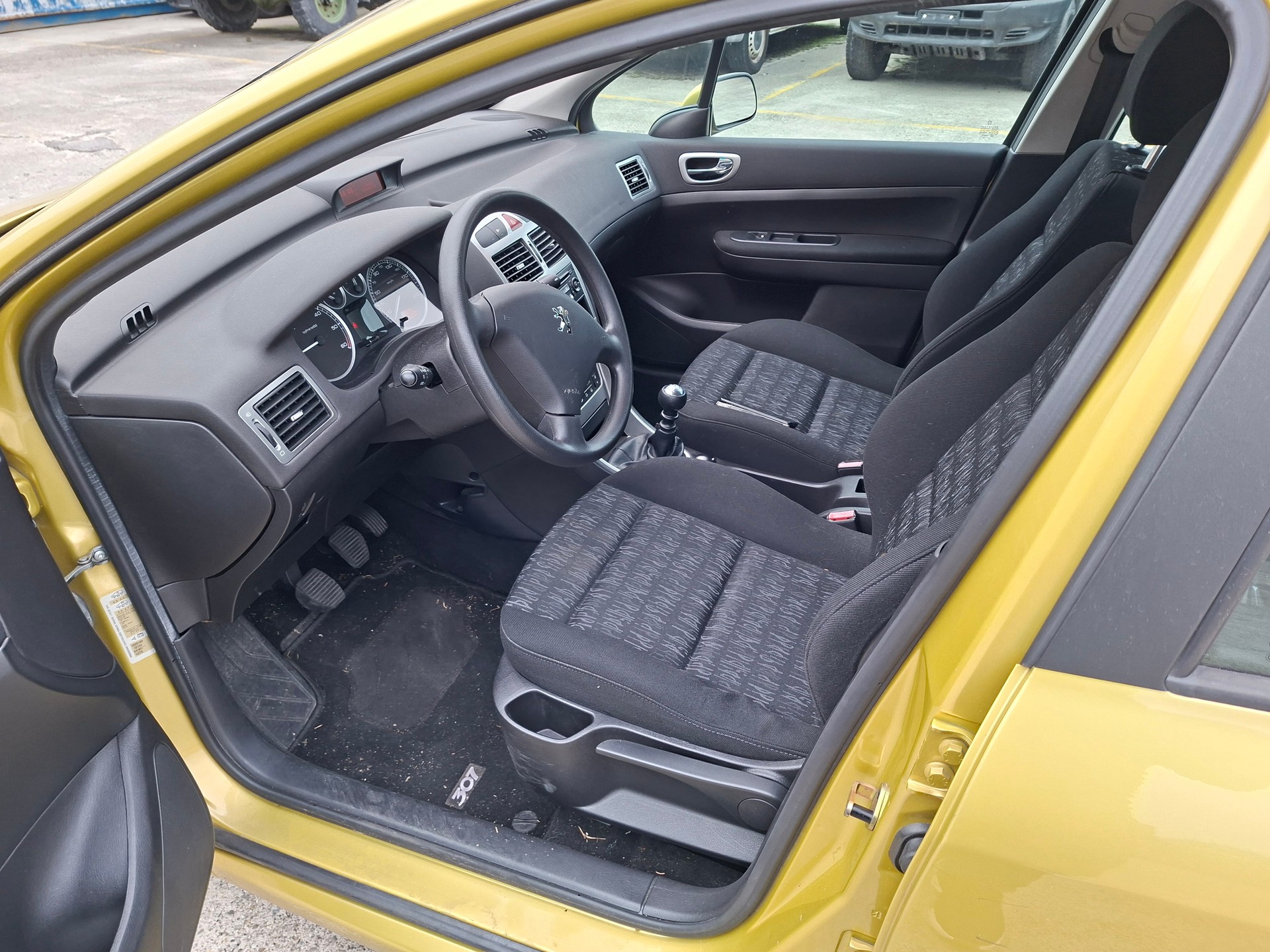 PEUGEOT 307 2.0 HDI XSi-image-14