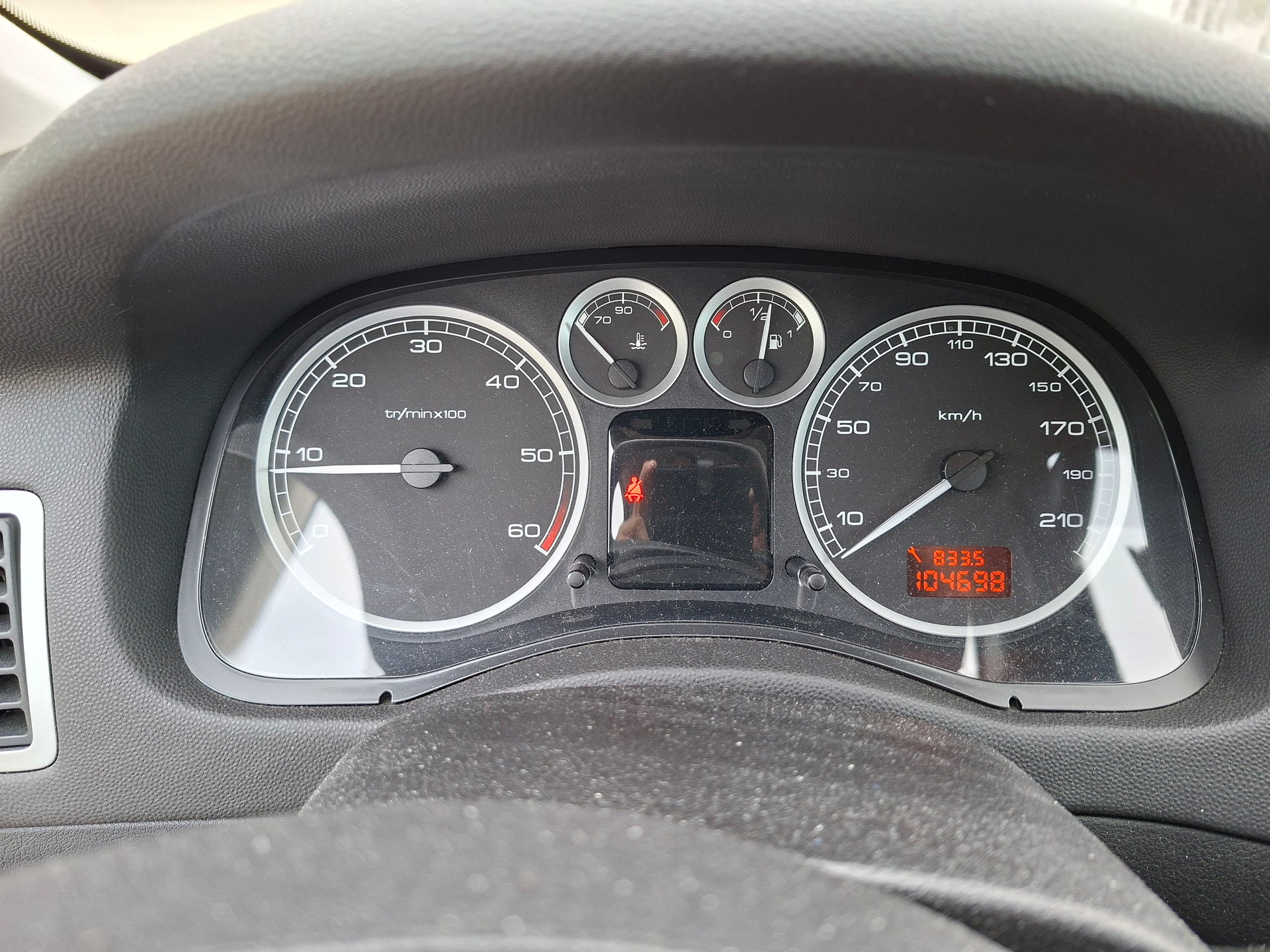 PEUGEOT 307 2.0 HDI XSi-image-9