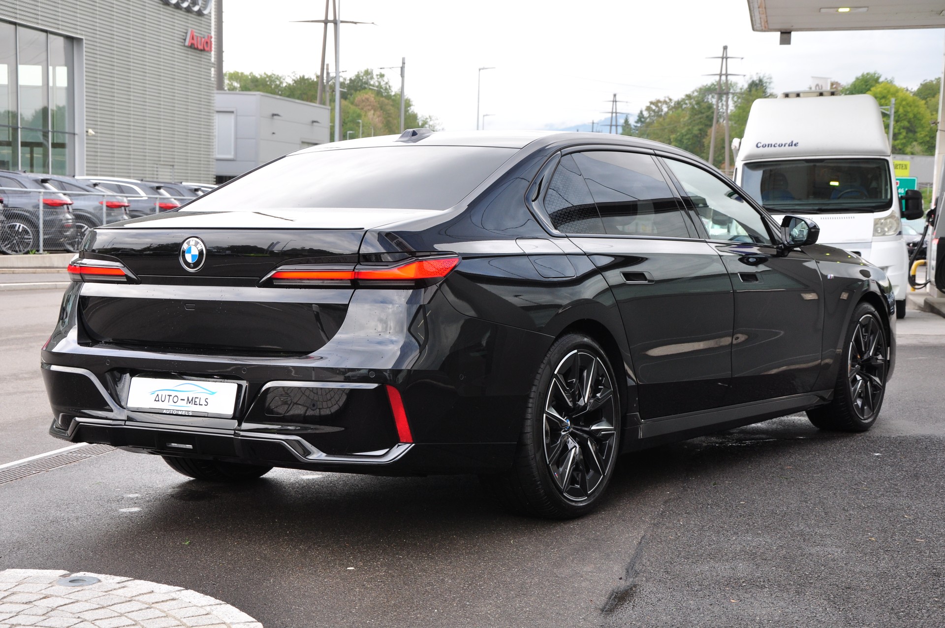 BMW 740d xDrive 48V M Sport Pro Steptronic-image-10