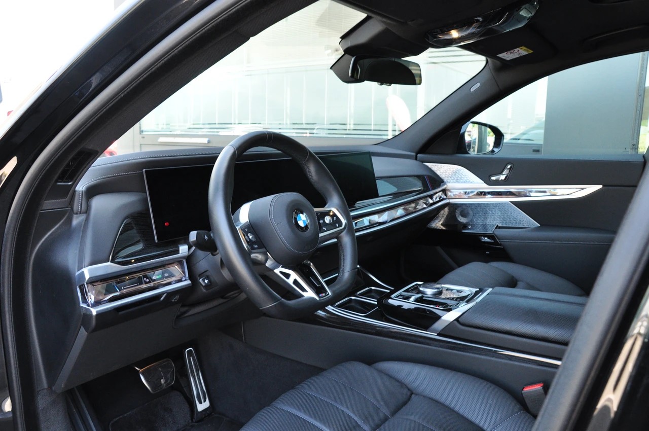 BMW 740d xDrive 48V M Sport Pro Steptronic-image-19