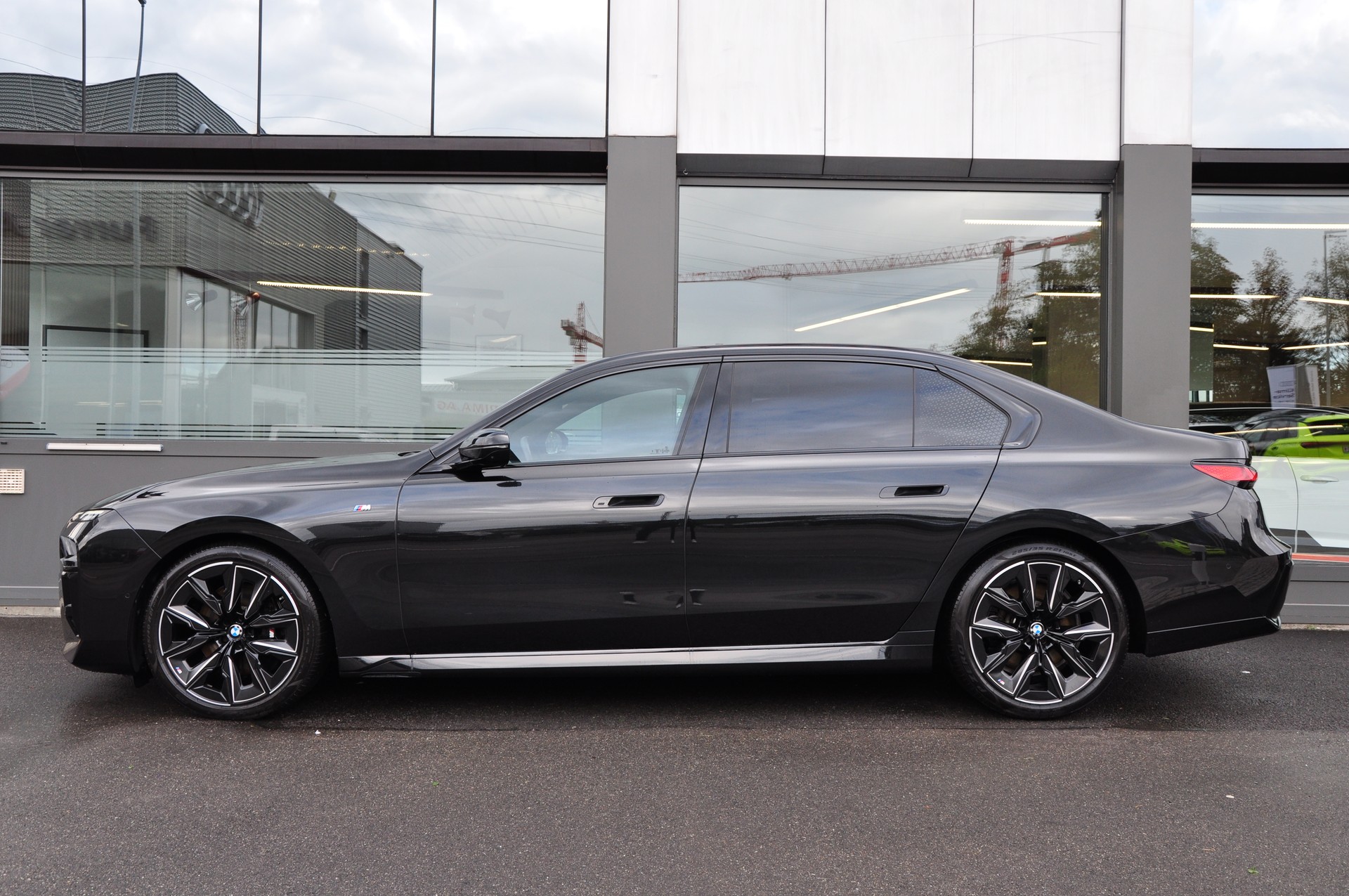 BMW 740d xDrive 48V M Sport Pro Steptronic-image-7