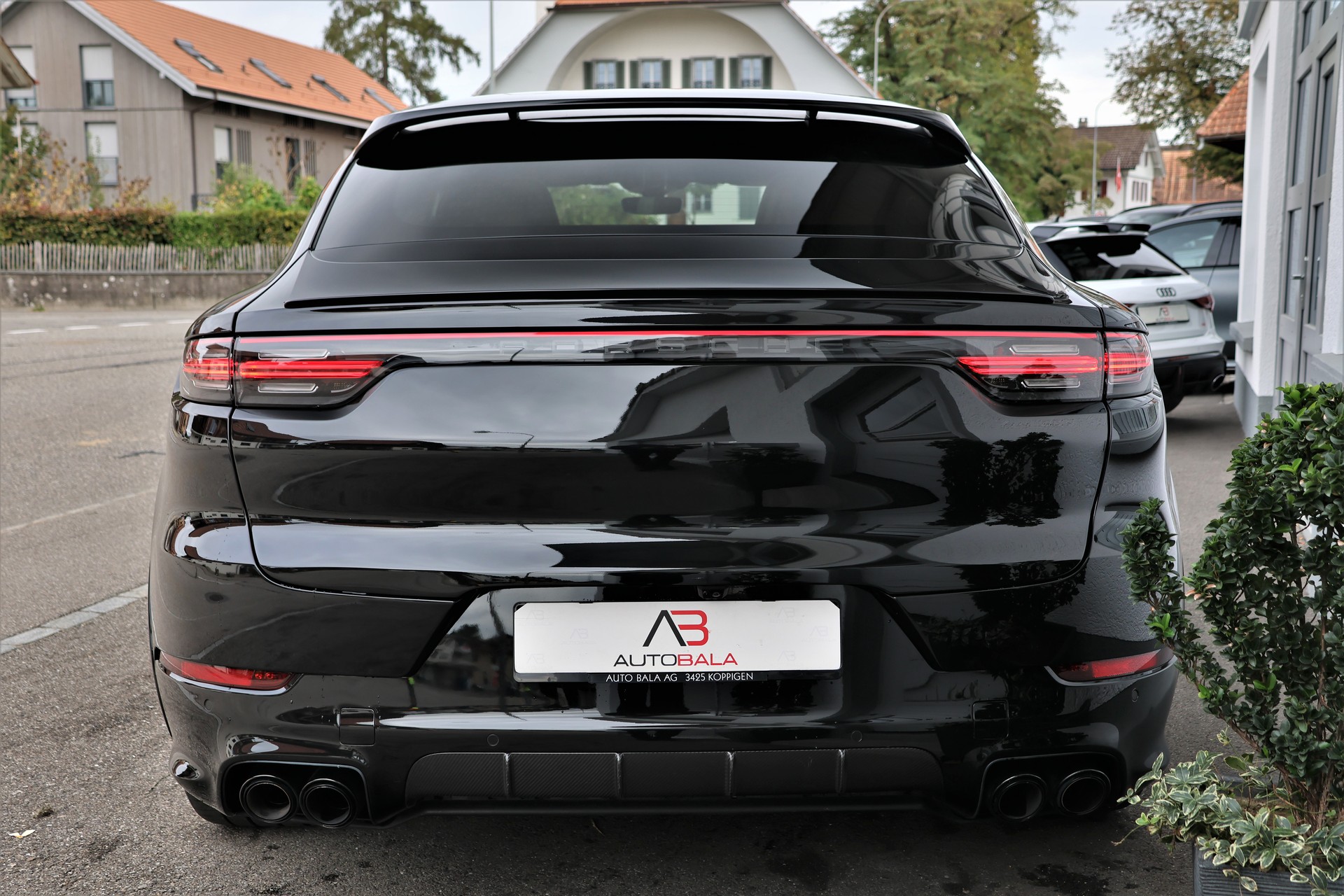 PORSCHE Cayenne Coupé E-Hybrid Platinum Edition *BlackStyle*-image-6