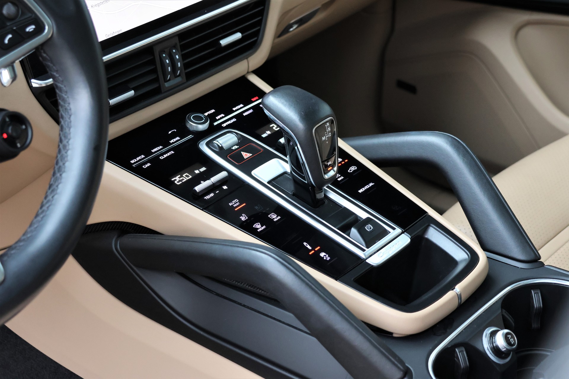 PORSCHE Cayenne Coupé E-Hybrid Platinum Edition *BlackStyle*-image-11