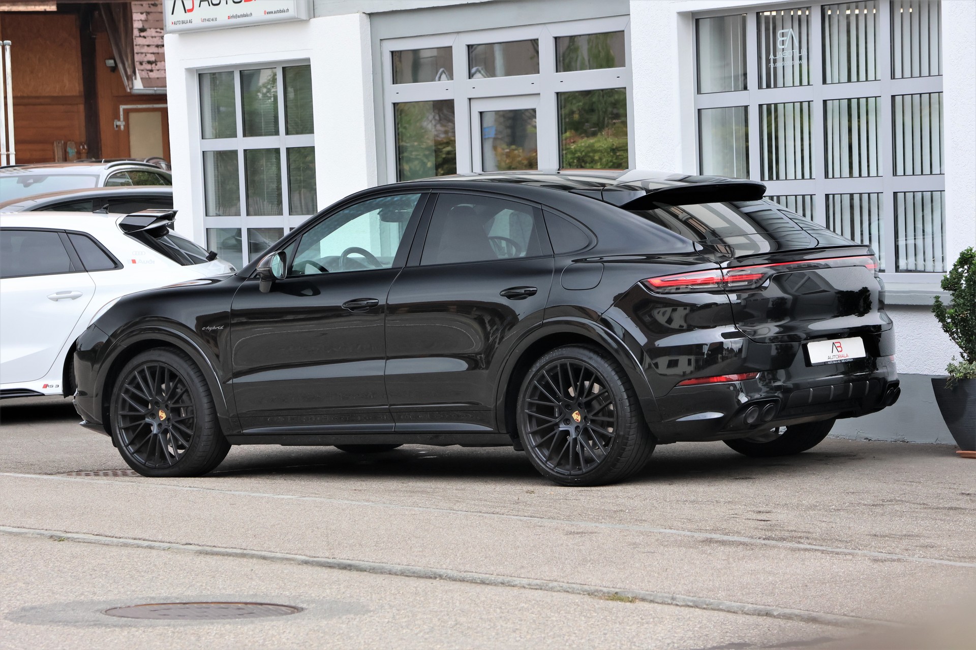 PORSCHE Cayenne Coupé E-Hybrid Platinum Edition *BlackStyle*-image-4