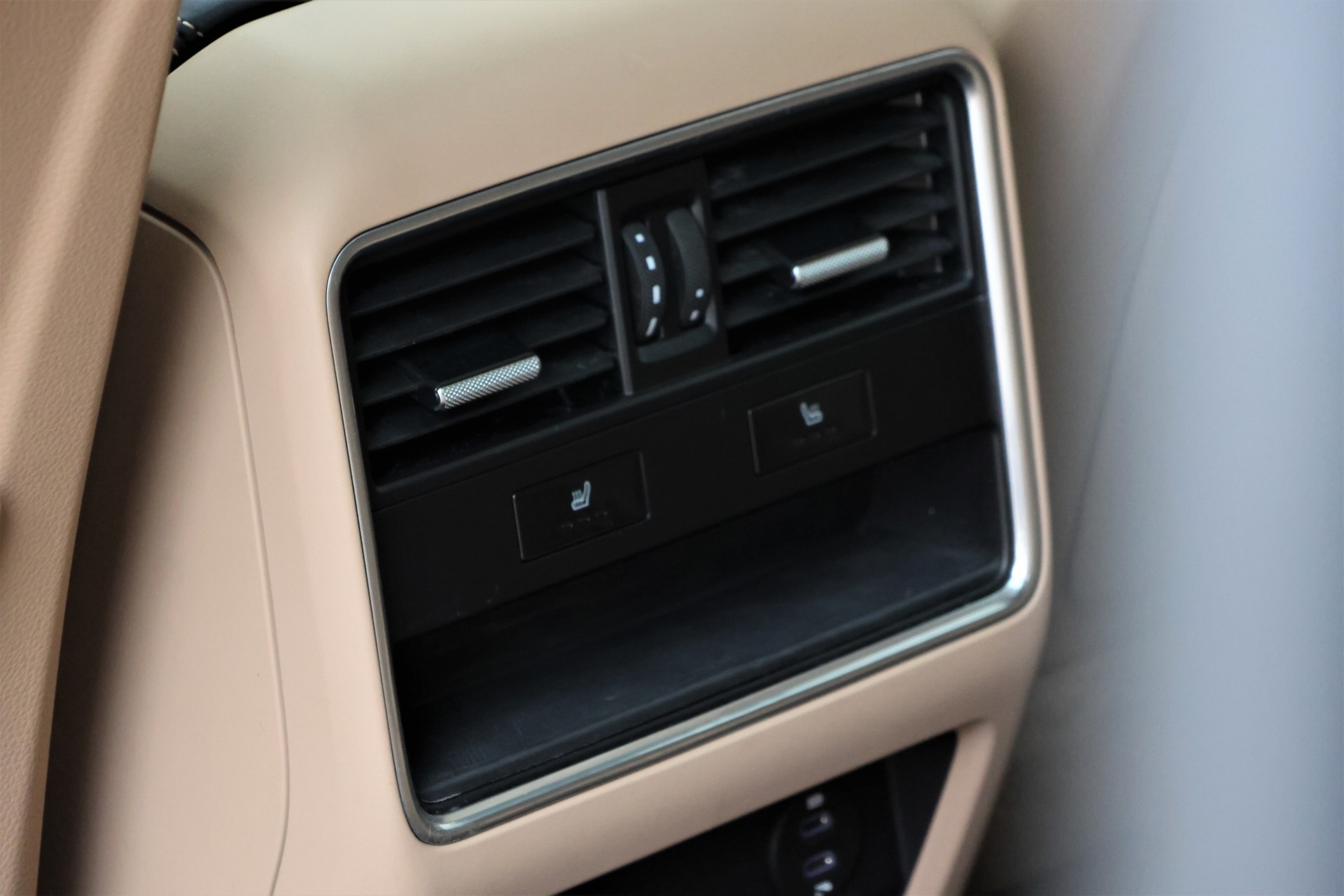 PORSCHE Cayenne Coupé E-Hybrid Platinum Edition *BlackStyle*-image-14