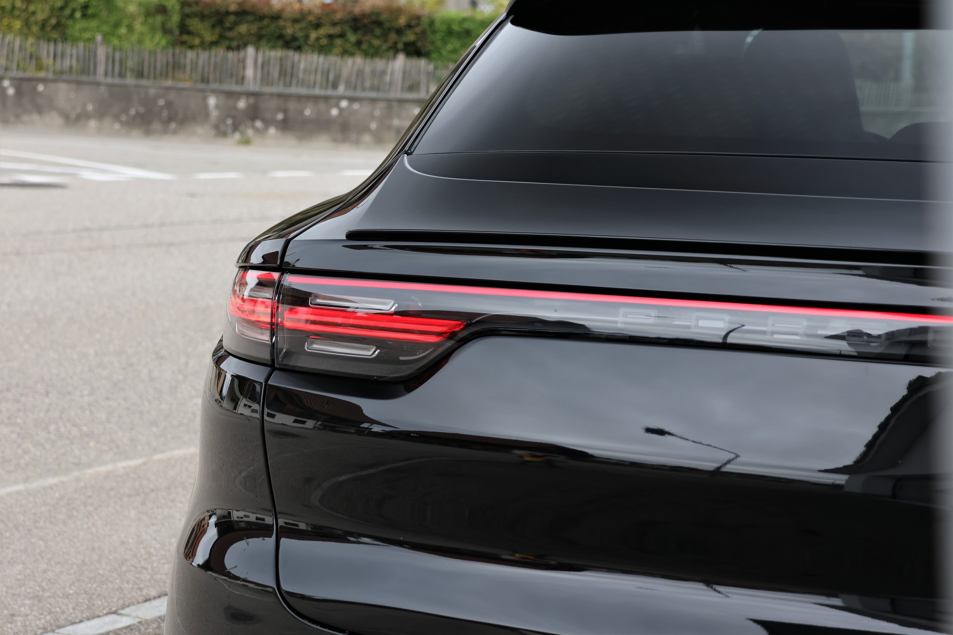 PORSCHE Cayenne Coupé E-Hybrid Platinum Edition *BlackStyle*-image-5