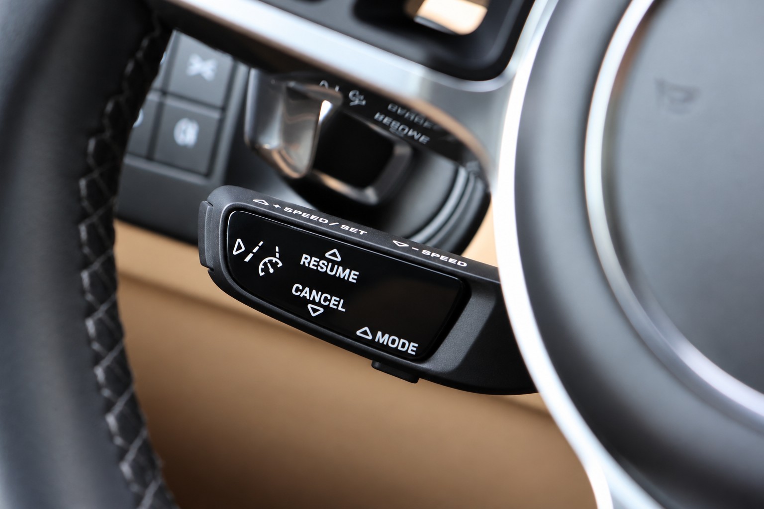 PORSCHE Cayenne Coupé E-Hybrid Platinum Edition *BlackStyle*-image-18