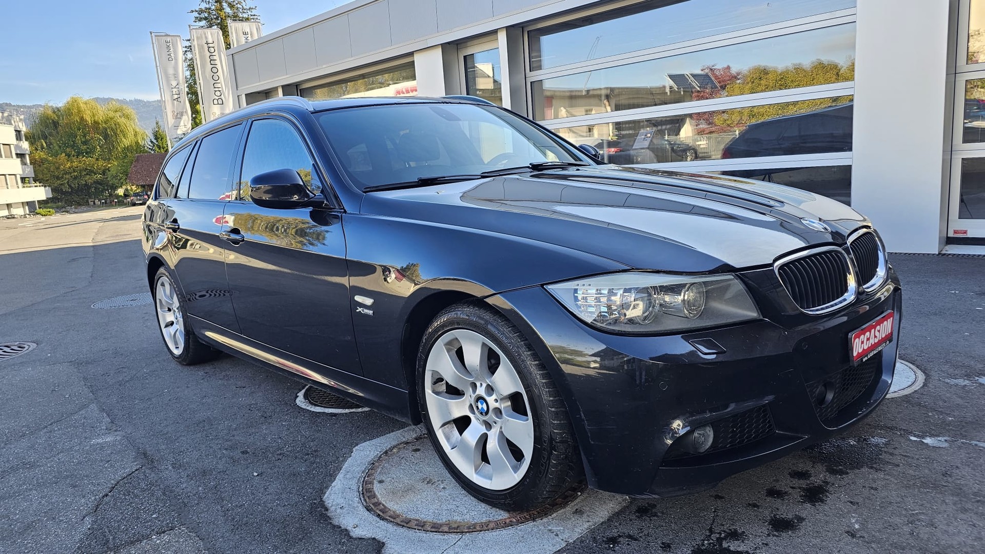 BMW 325i xDrive Touring Steptronic-image-1
