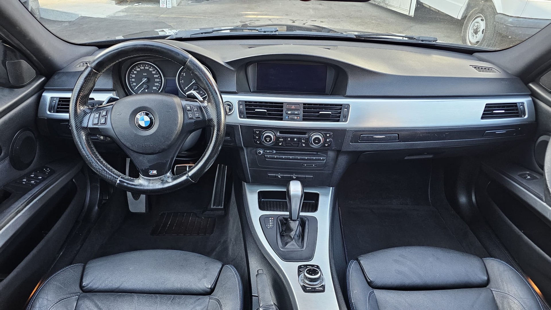 BMW 325i xDrive Touring Steptronic-image-11
