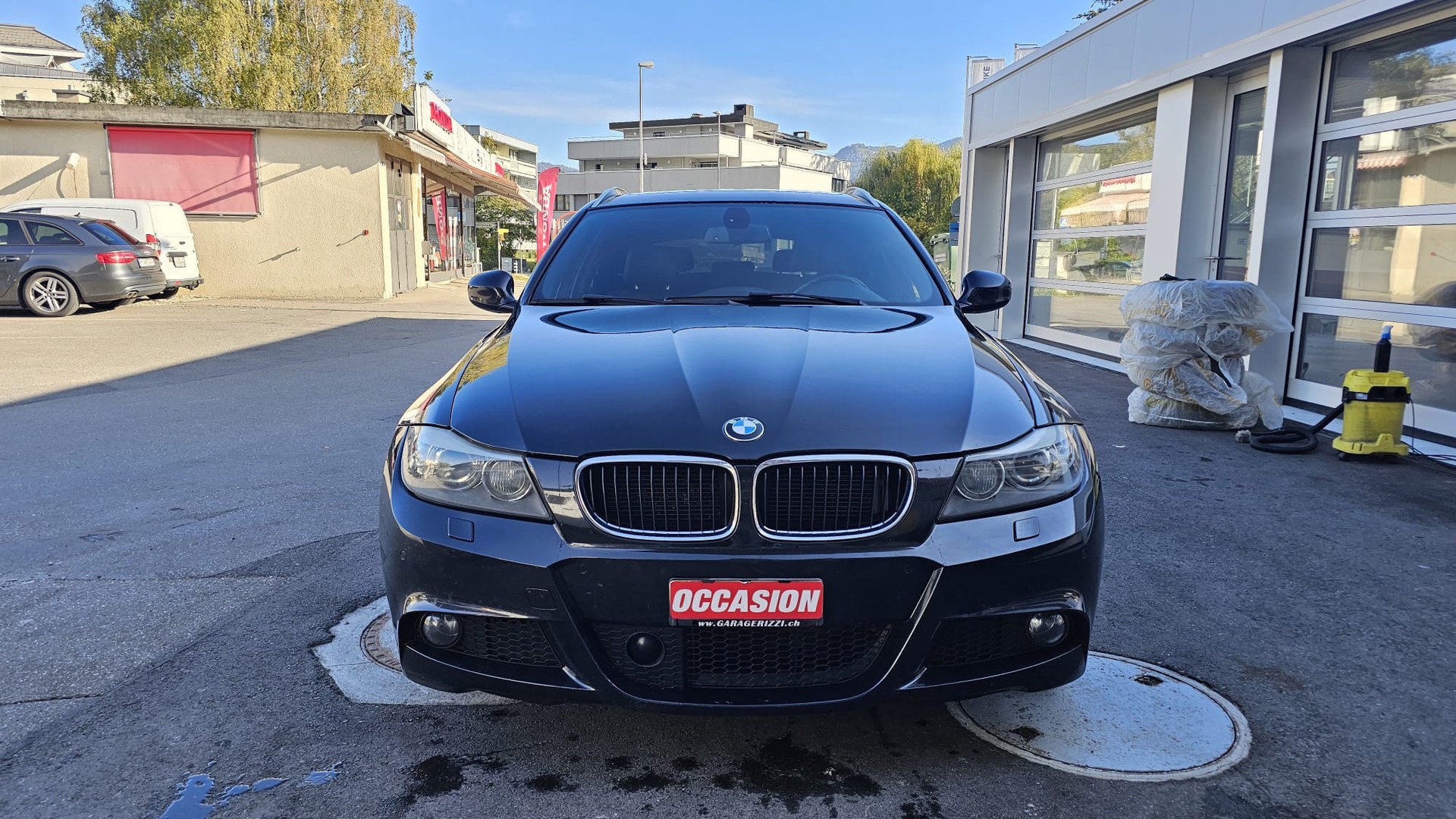BMW 325i xDrive Touring Steptronic-image-0