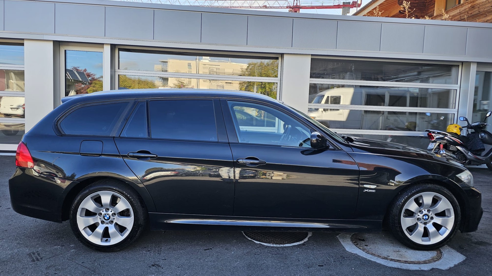 BMW 325i xDrive Touring Steptronic-image-4