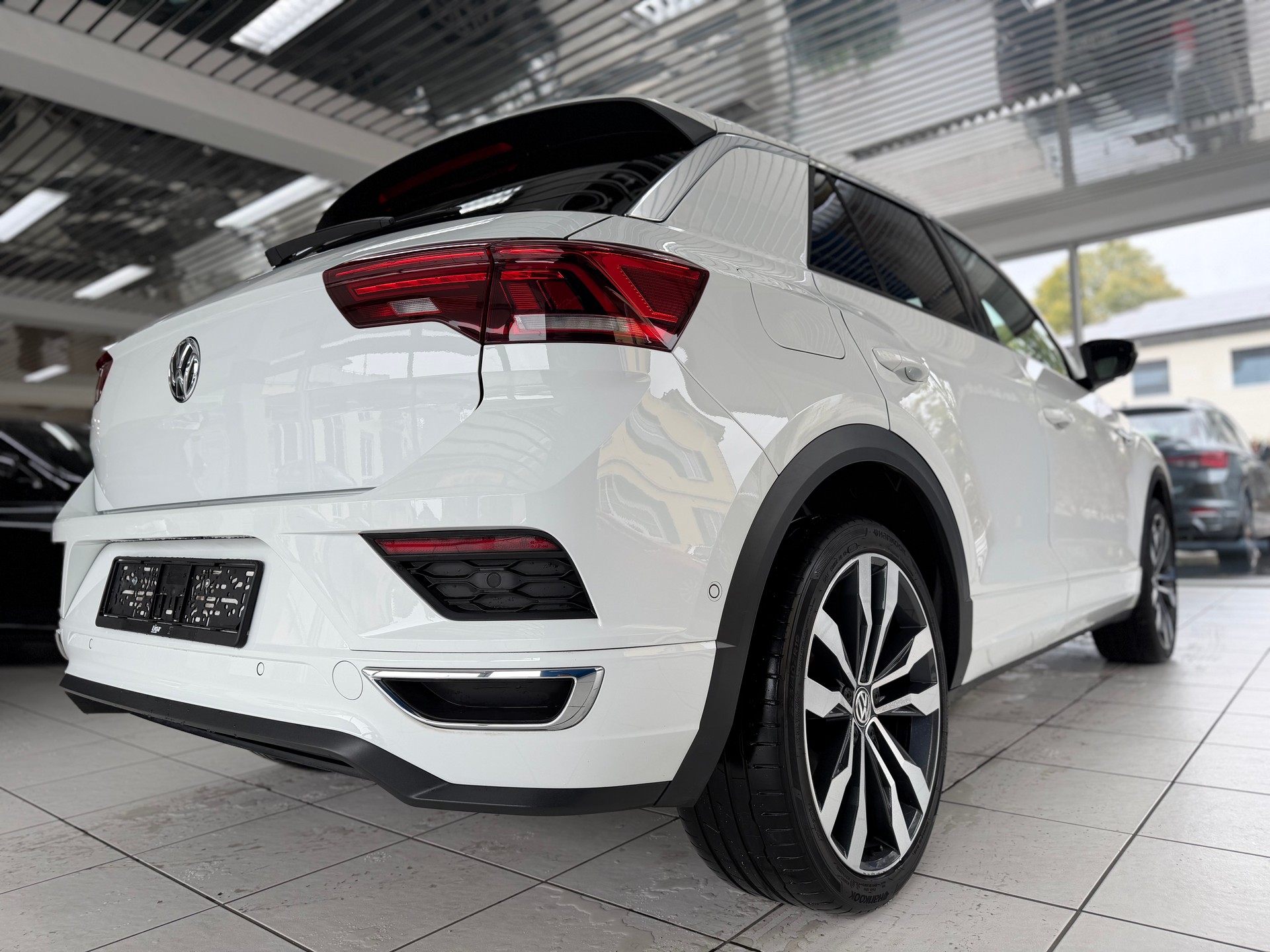 VW T-Roc 2.0 TSI Sport DSG 4Motion R-LINE-image-6