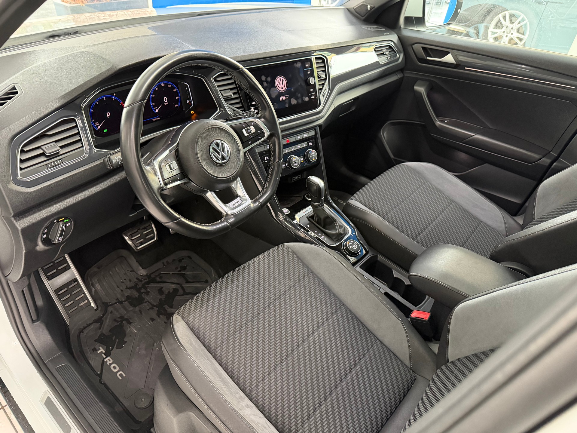 VW T-Roc 2.0 TSI Sport DSG 4Motion R-LINE-image-15