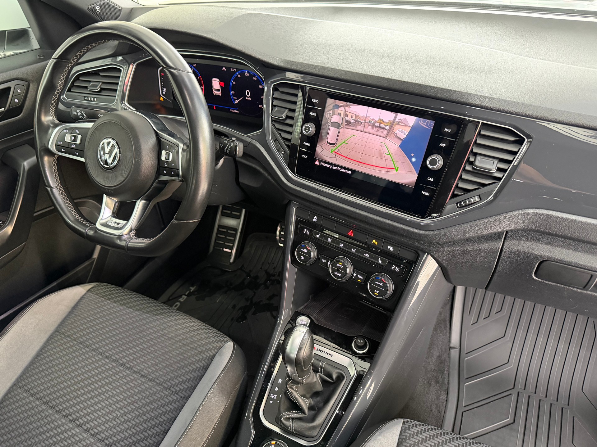 VW T-Roc 2.0 TSI Sport DSG 4Motion R-LINE-image-18