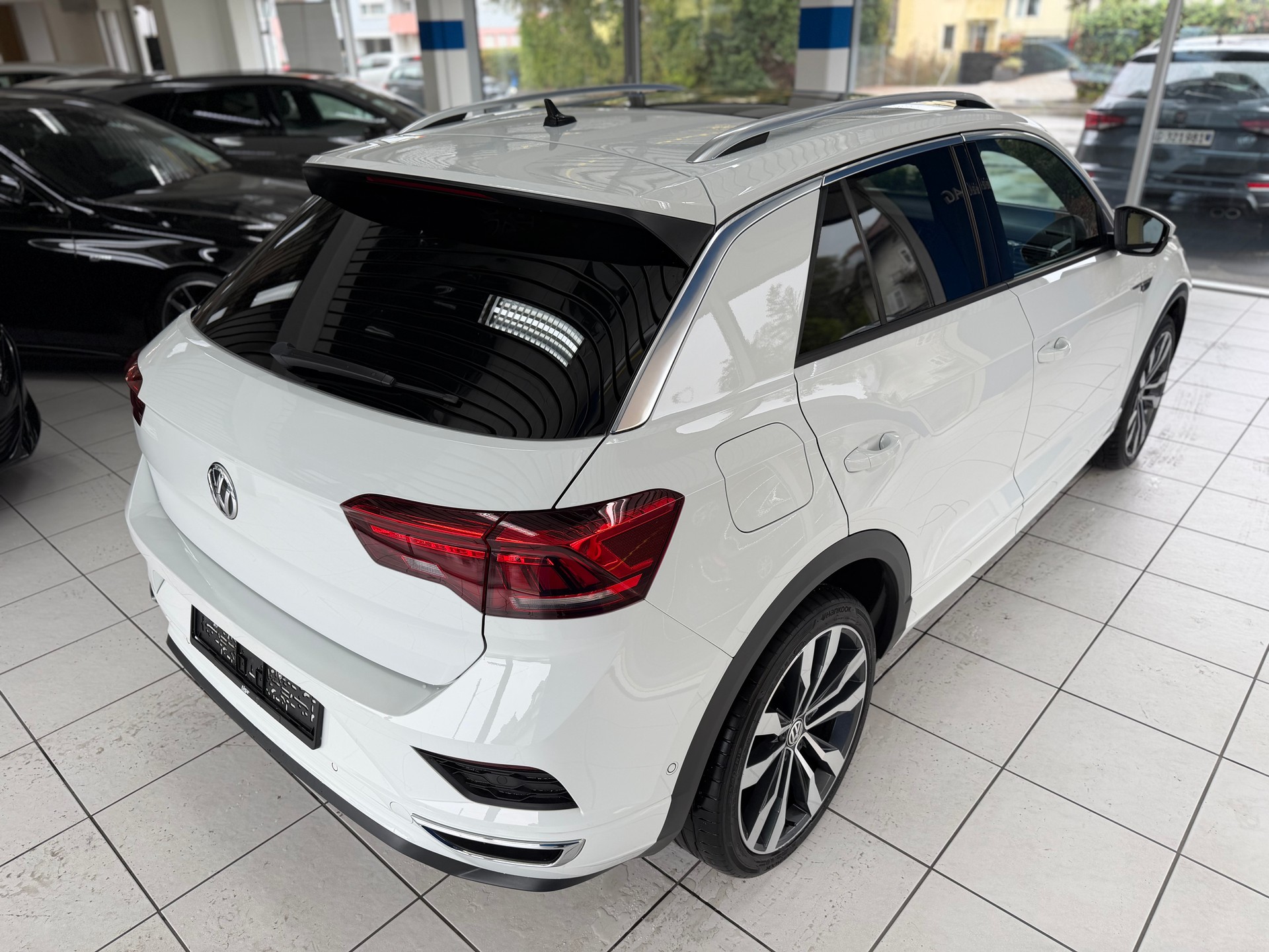 VW T-Roc 2.0 TSI Sport DSG 4Motion R-LINE-image-5