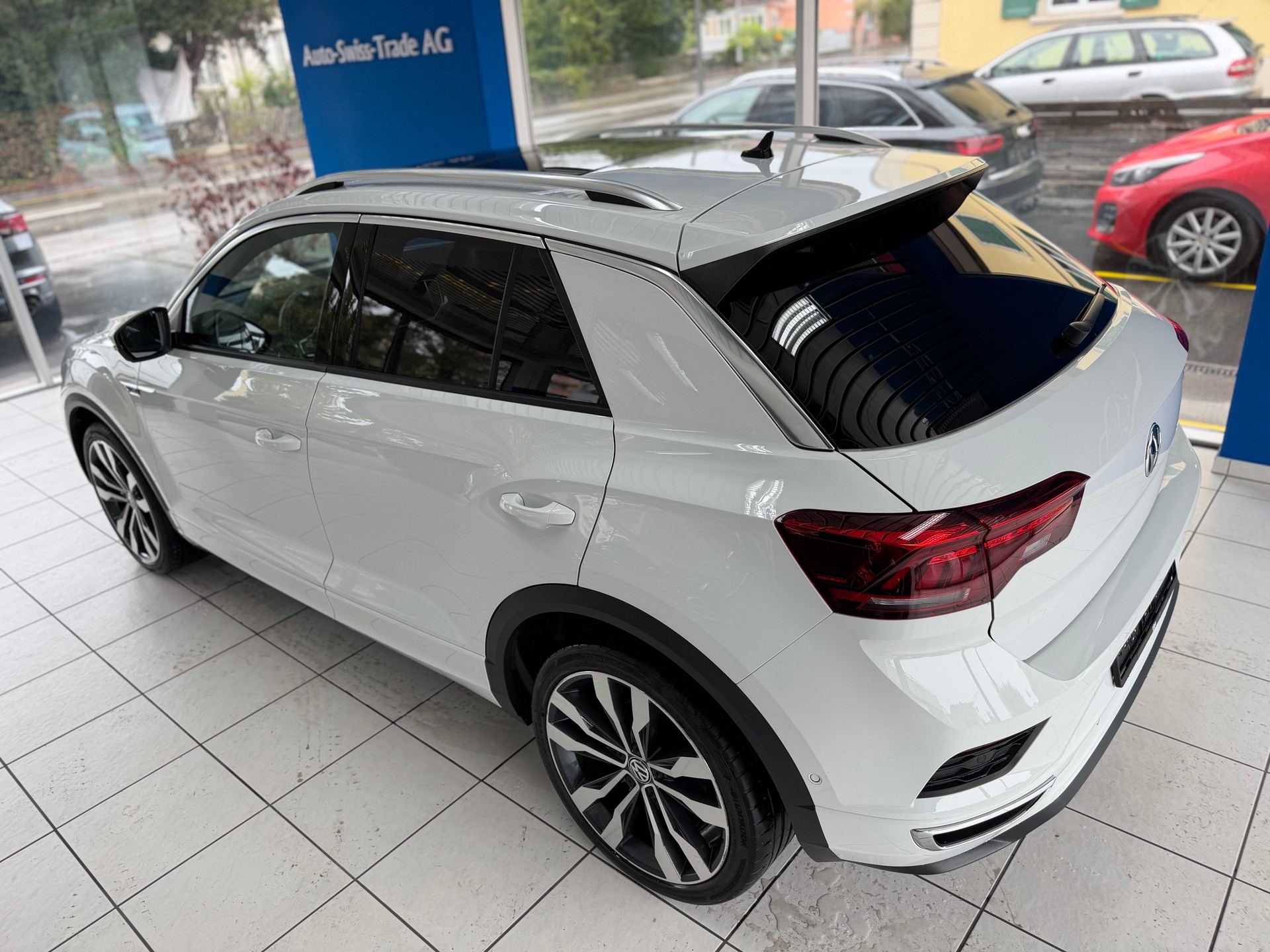 VW T-Roc 2.0 TSI Sport DSG 4Motion R-LINE-image-12