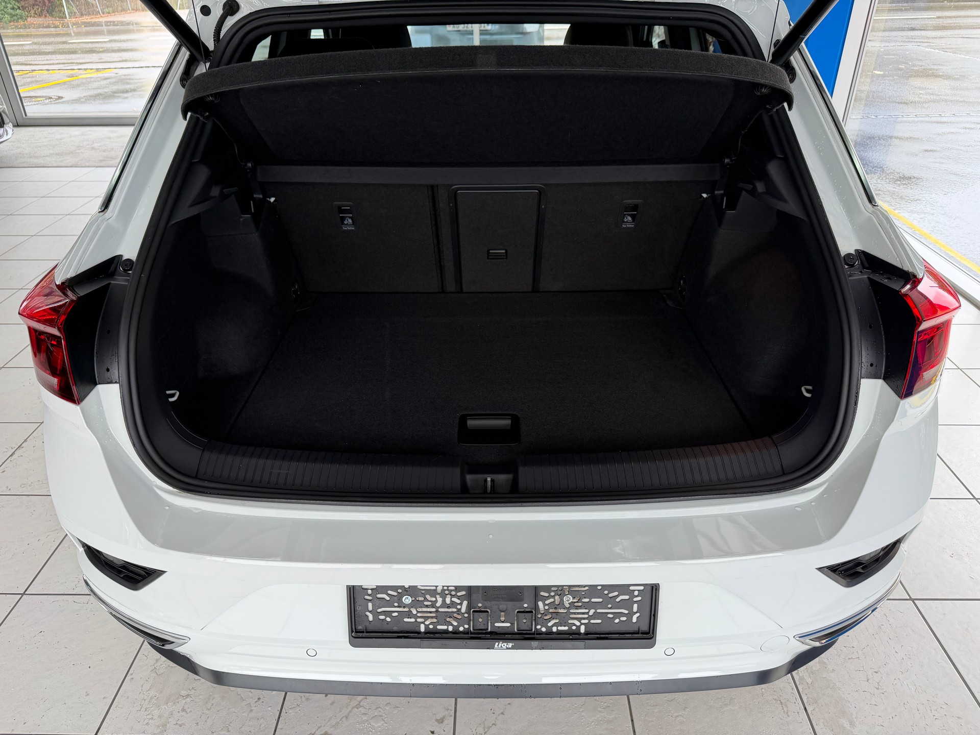 VW T-Roc 2.0 TSI Sport DSG 4Motion R-LINE-image-11