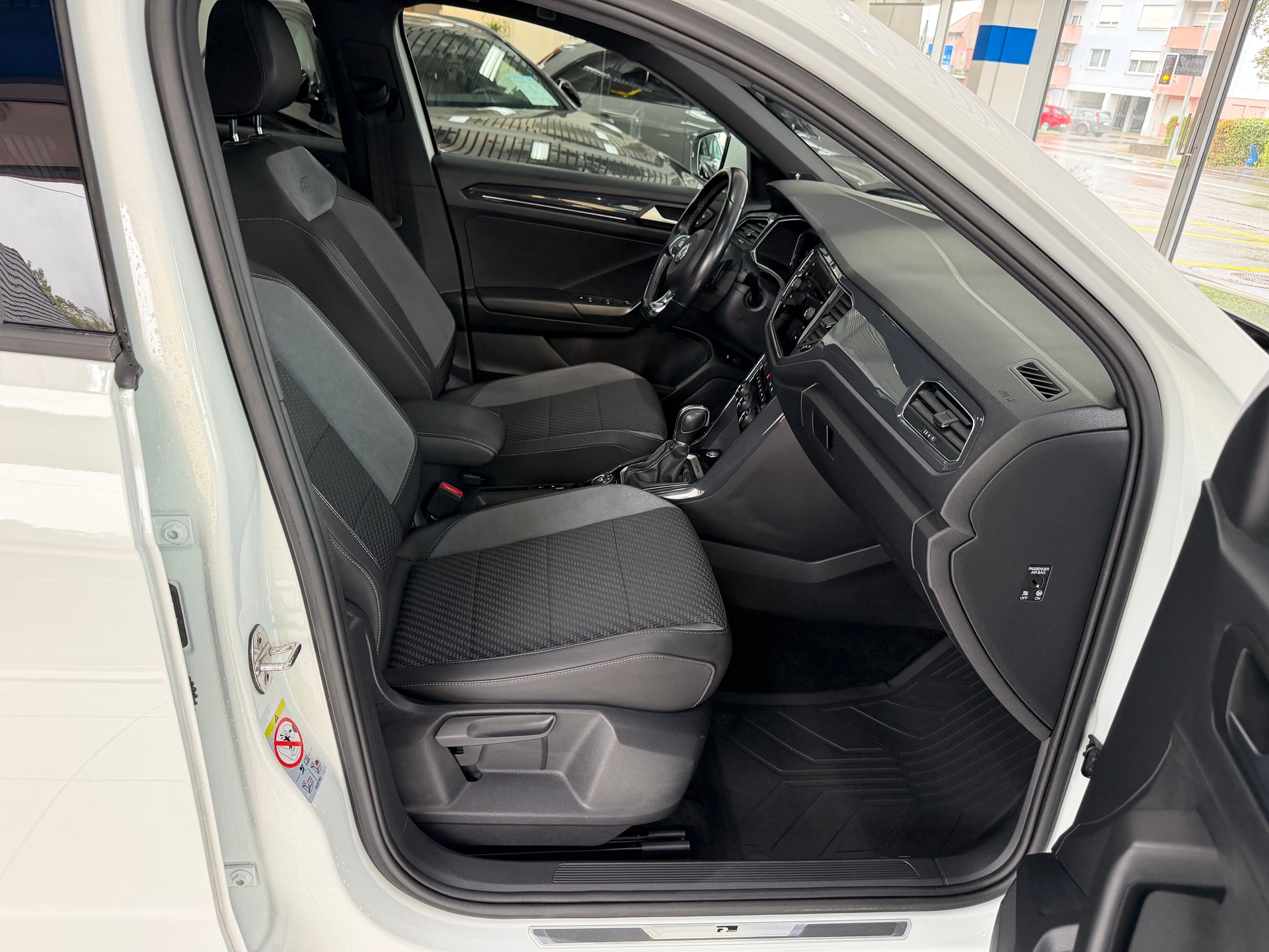 VW T-Roc 2.0 TSI Sport DSG 4Motion R-LINE-image-16