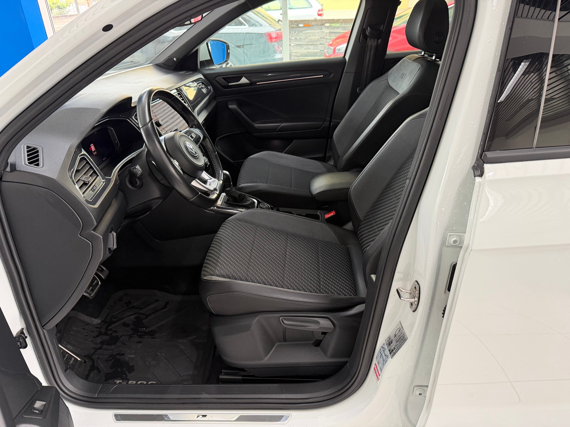 VW T-Roc 2.0 TSI Sport DSG 4Motion R-LINE-image-14