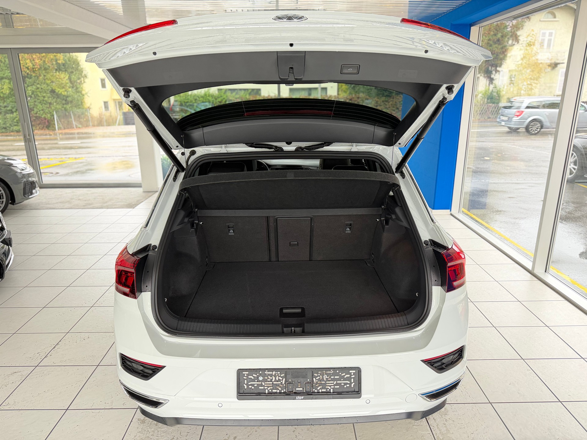 VW T-Roc 2.0 TSI Sport DSG 4Motion R-LINE-image-10