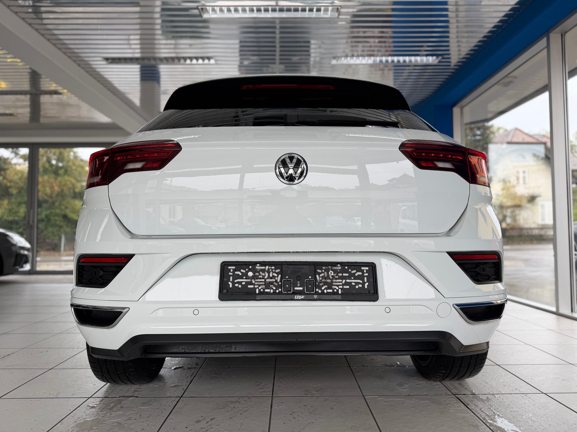 VW T-Roc 2.0 TSI Sport DSG 4Motion R-LINE-image-9
