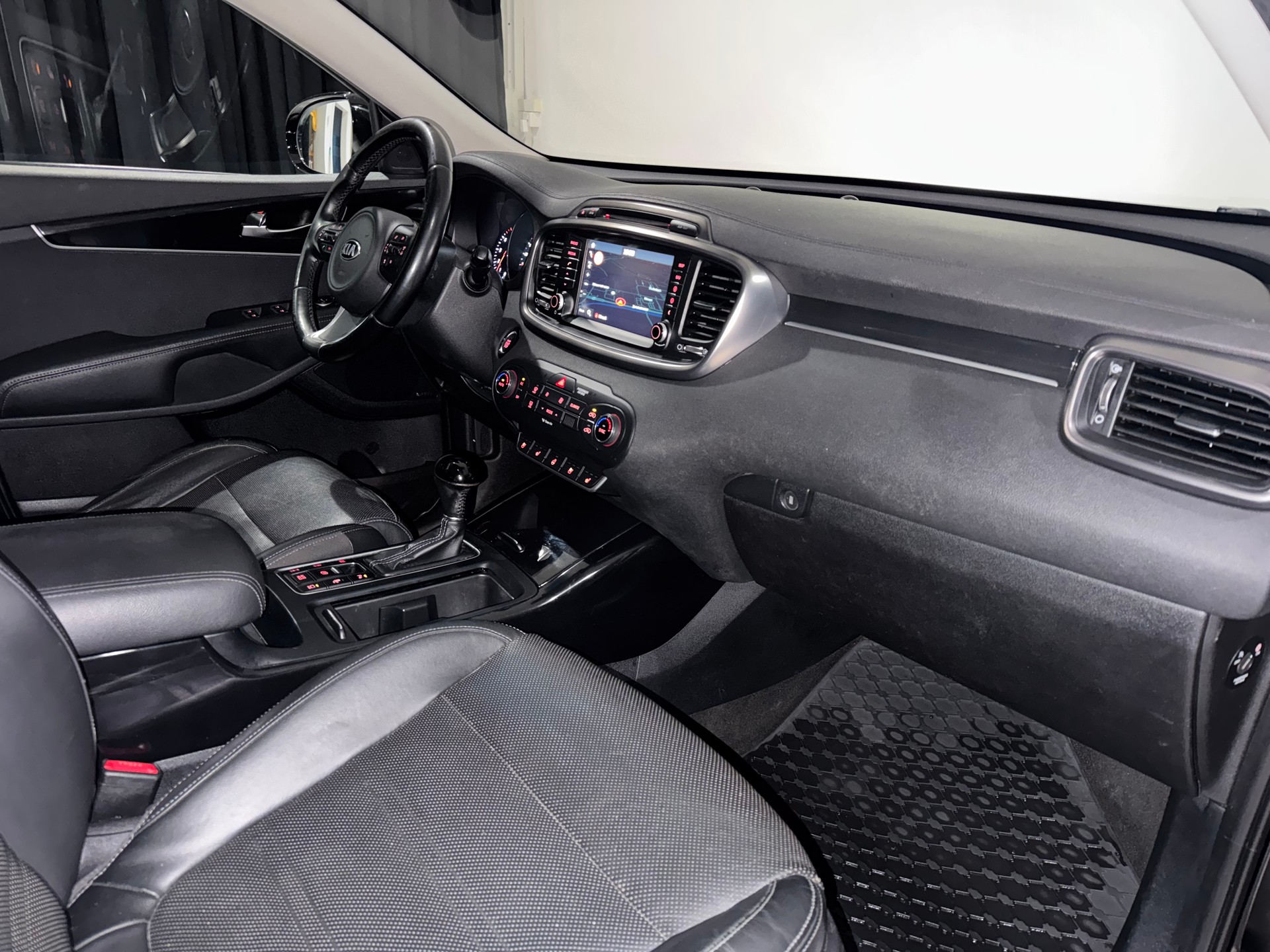 KIA Sorento 2.2 CRDI Style 5P. Automatic-image-15