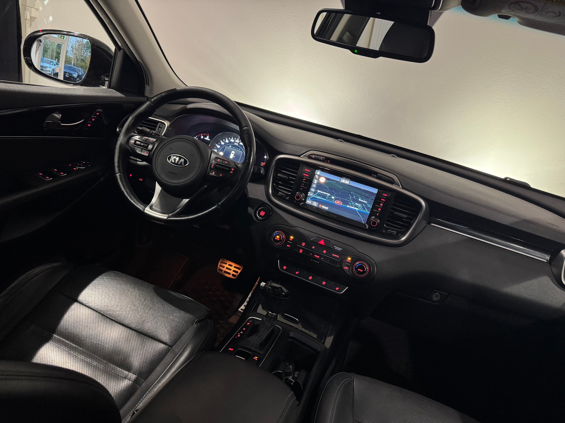 KIA Sorento 2.2 CRDI Style 5P. Automatic-image-17