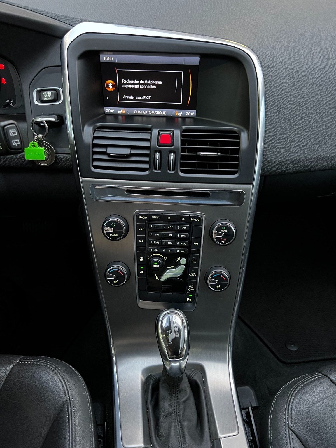 VOLVO XC60 D5 AWD Momentum Geartronic-image-14