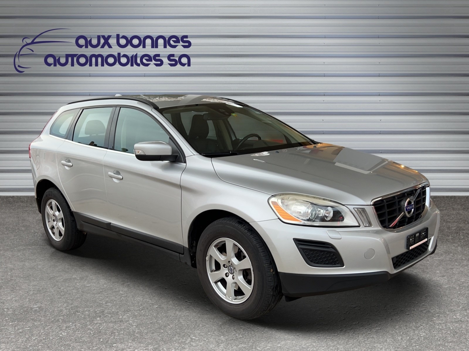 VOLVO XC60 D5 AWD Momentum Geartronic-showroom-element-2