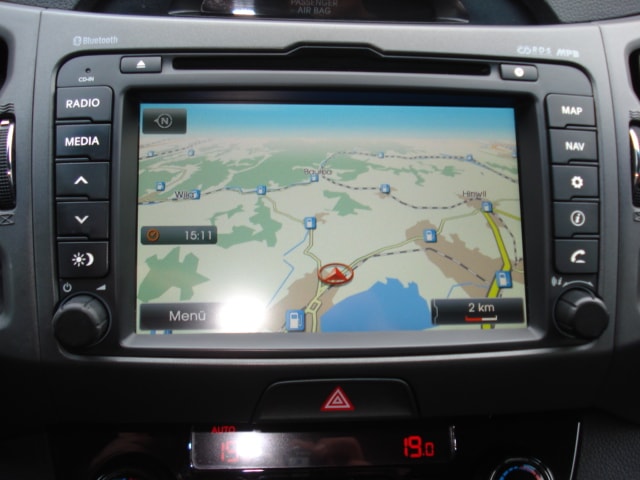 KIA Sportage 2.0 CRDi Style 4WD Automatic-image-8