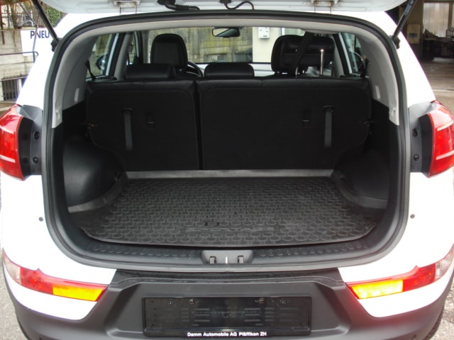 KIA Sportage 2.0 CRDi Style 4WD Automatic-image-18