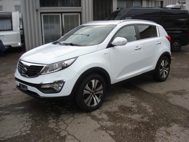 KIA Sportage 2.0 CRDi Style 4WD Automatic-image-2