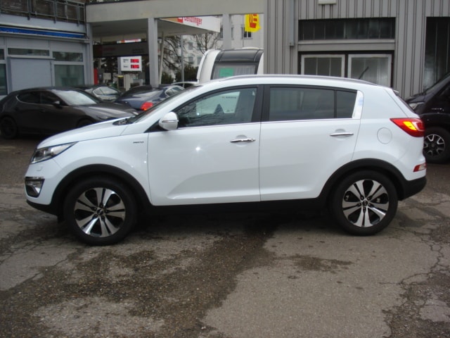 KIA Sportage 2.0 CRDi Style 4WD Automatic-image-4