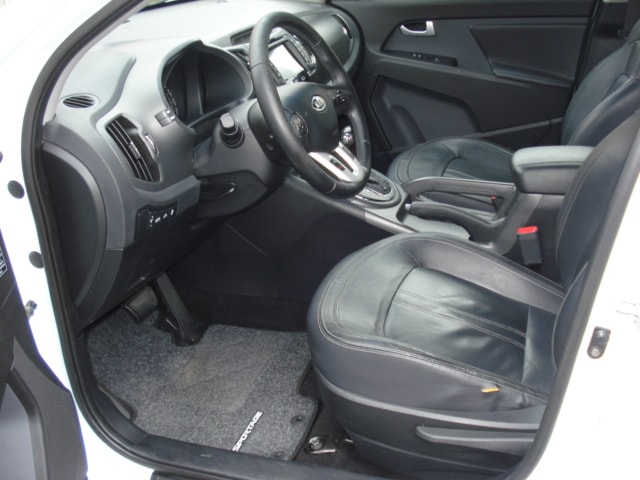 KIA Sportage 2.0 CRDi Style 4WD Automatic-image-13