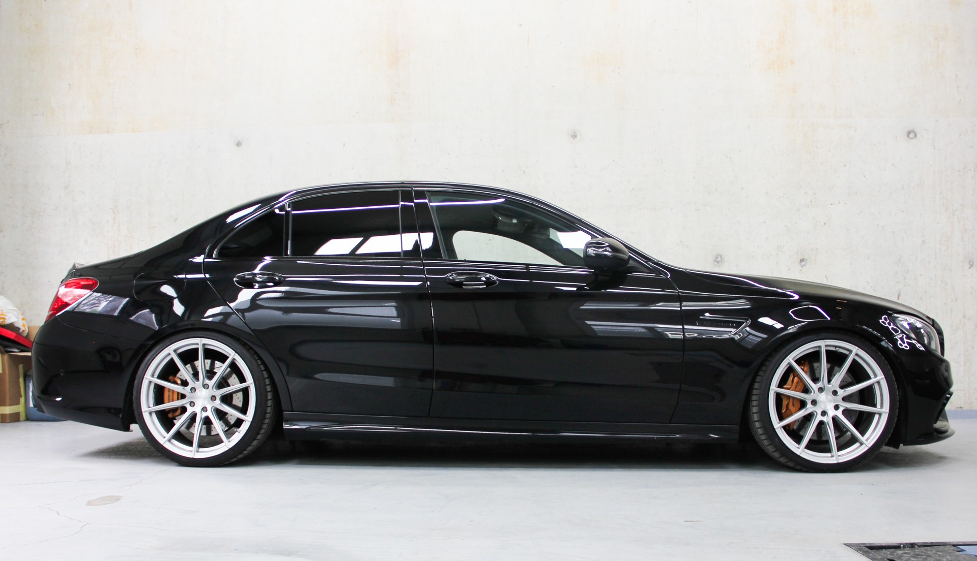 MERCEDES-BENZ C 63 AMG-image-10