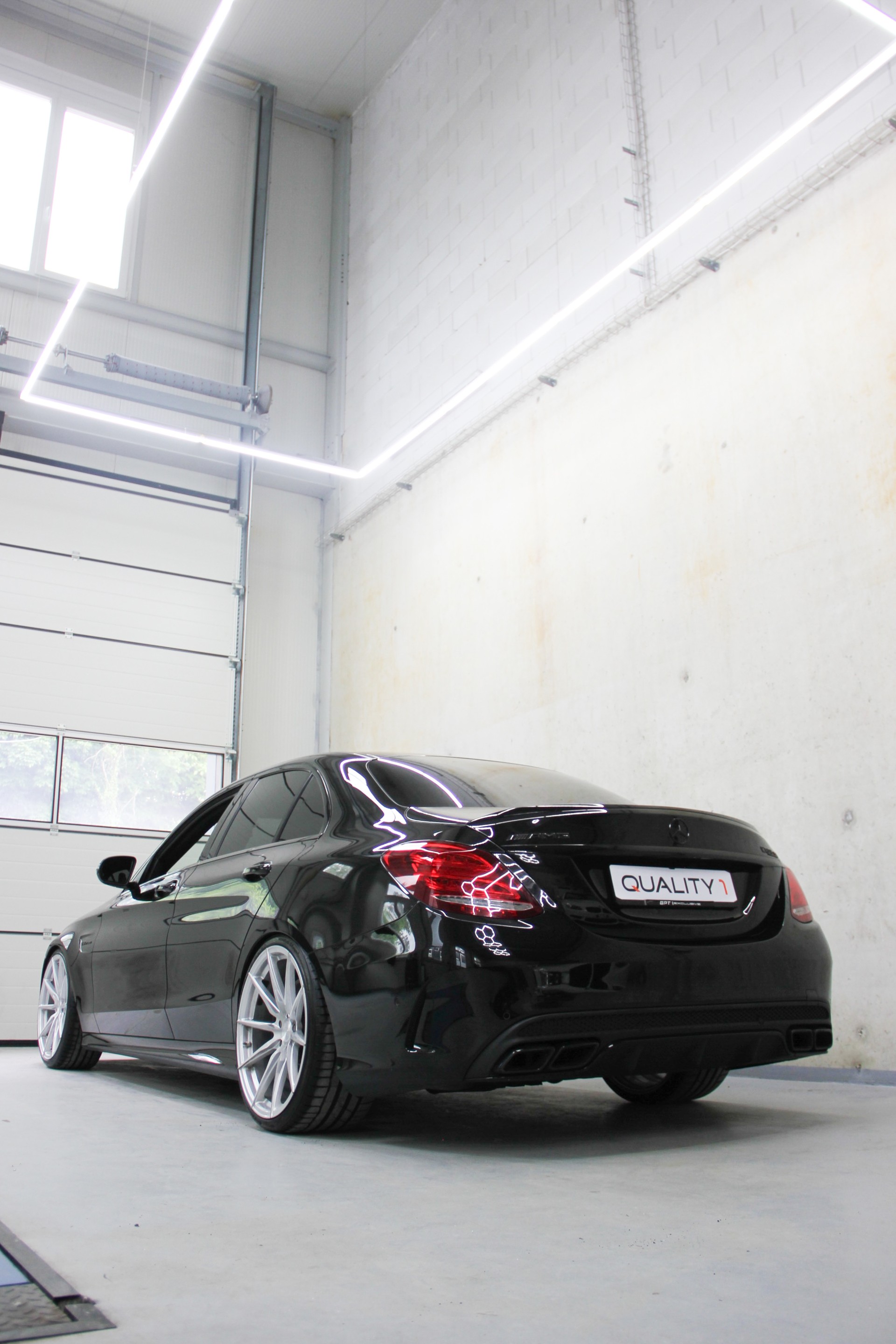 MERCEDES-BENZ C 63 AMG-image-9