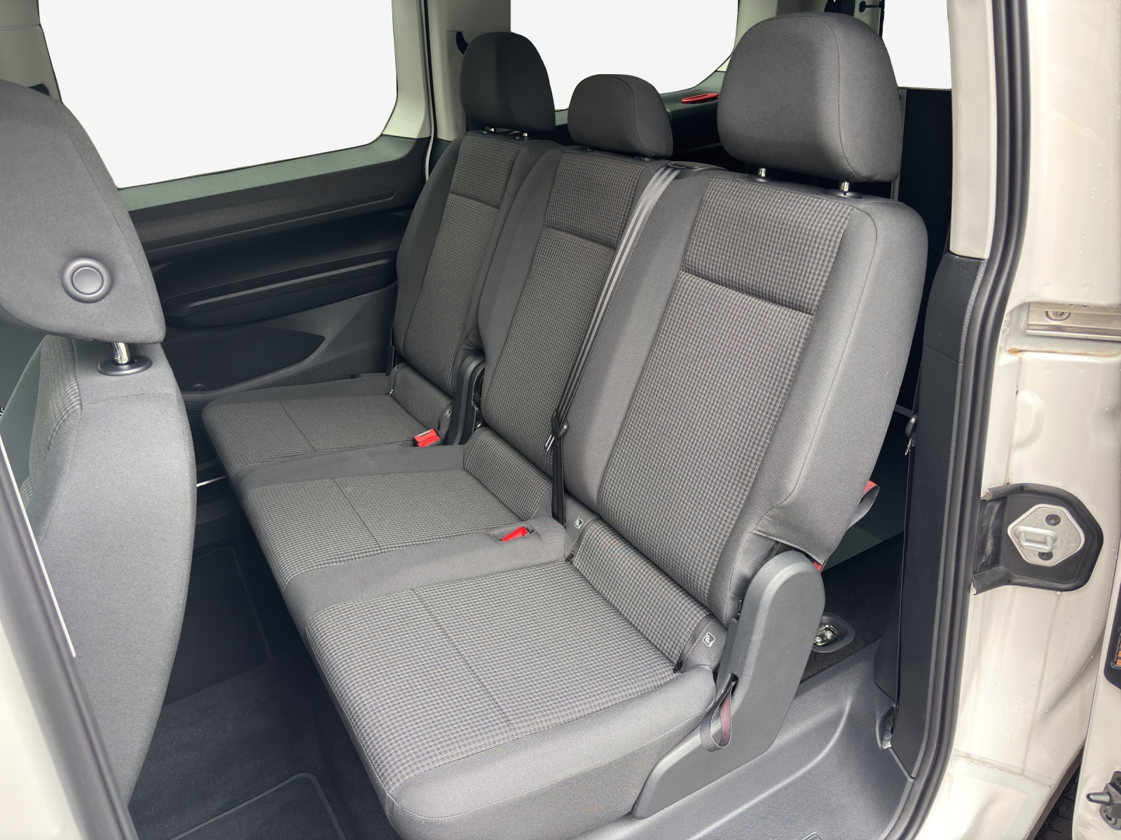 VW Caddy Maxi mit Rollstuhlumbau-image-11