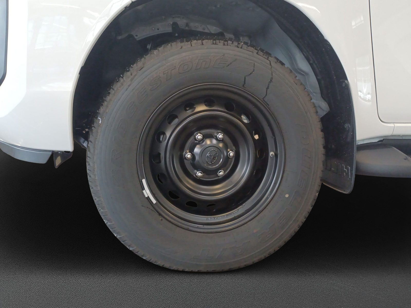 TOYOTA Hilux Double Cab.-Pick-up 2.4 D-4D 150 Comfort-image-4