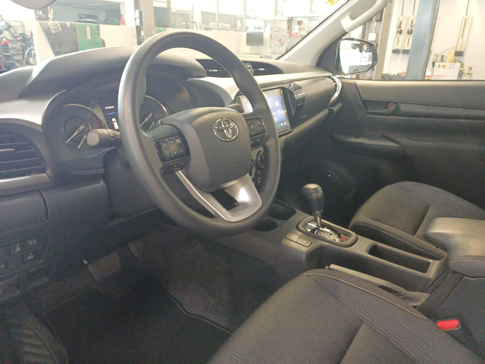 TOYOTA Hilux Double Cab.-Pick-up 2.4 D-4D 150 Comfort-image-5