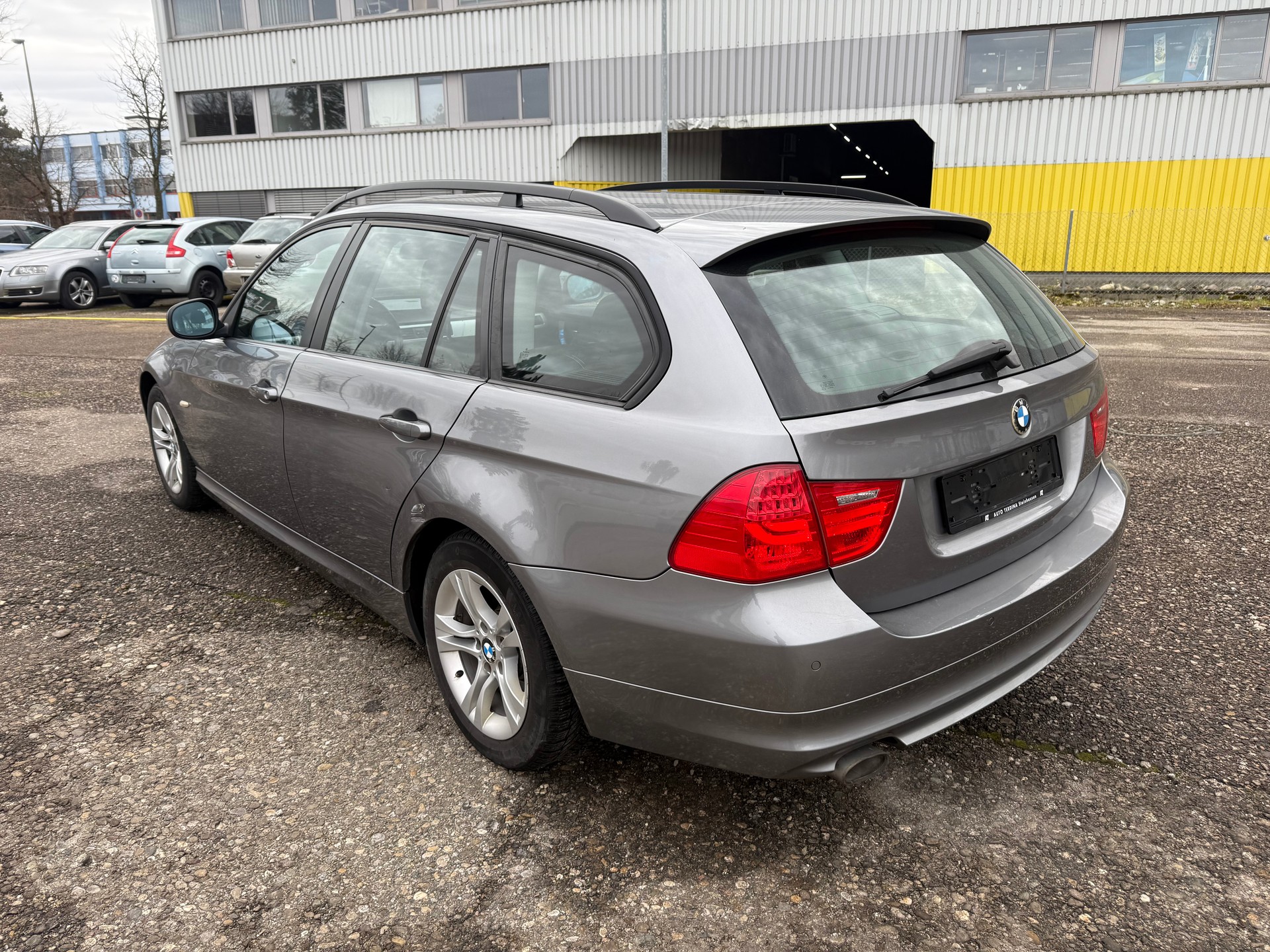 BMW 320d xDrive Touring Steptronic-image-2