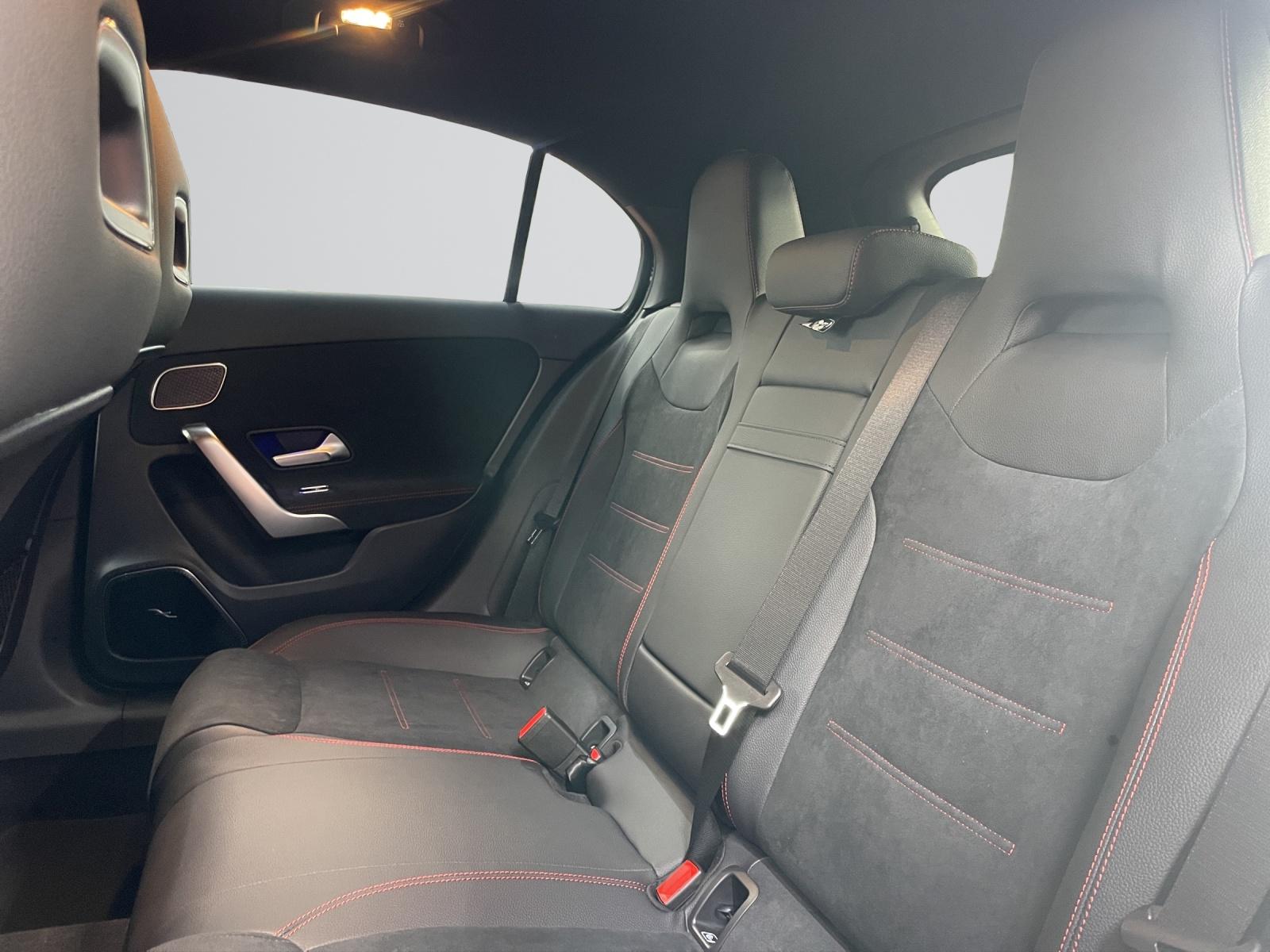 MERCEDES-BENZ A 250 e EQ Star AMG Line-image-7