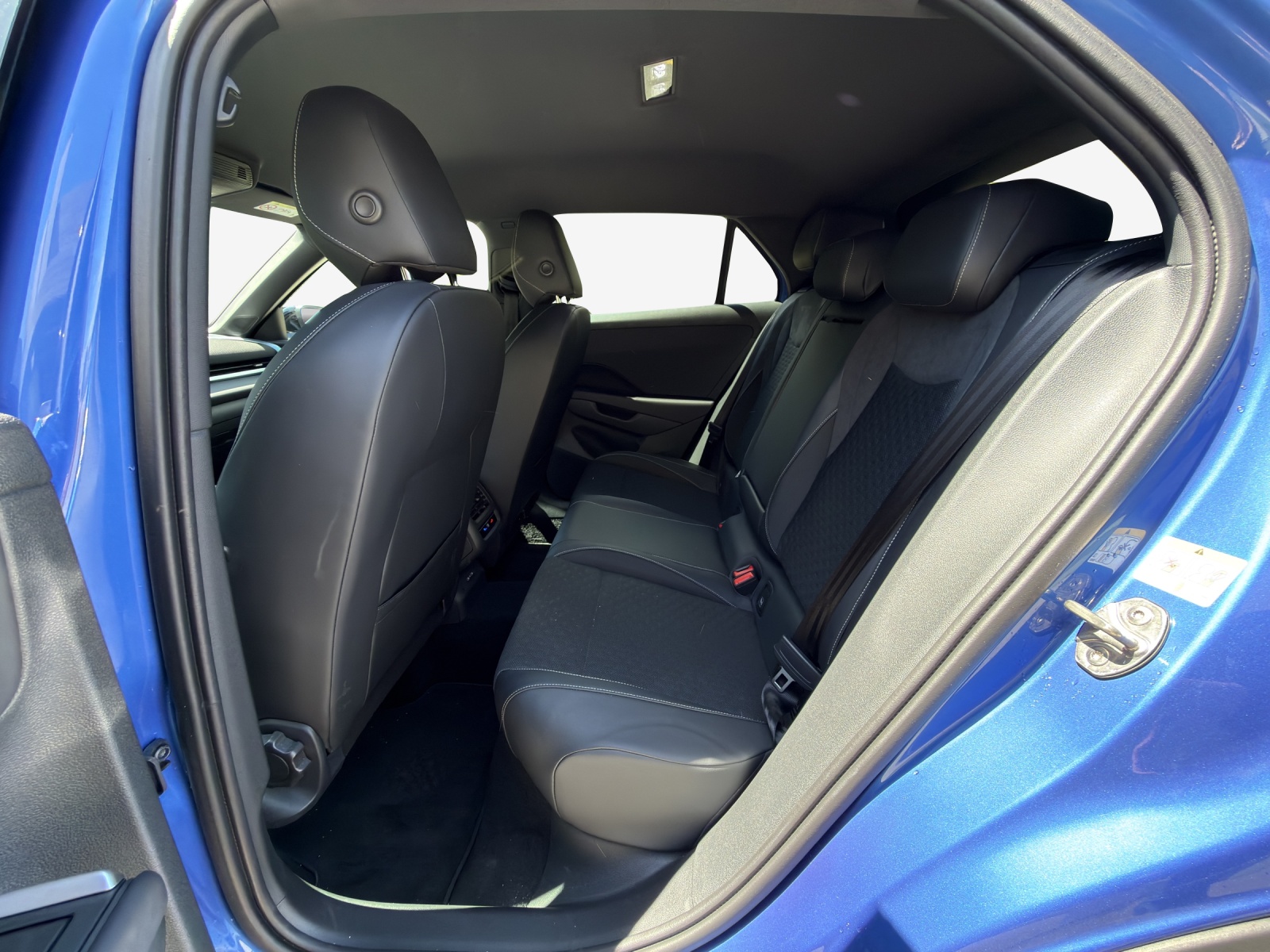VW T-Roc 1.5 eTSI mHEV R-Line DSG-image-11