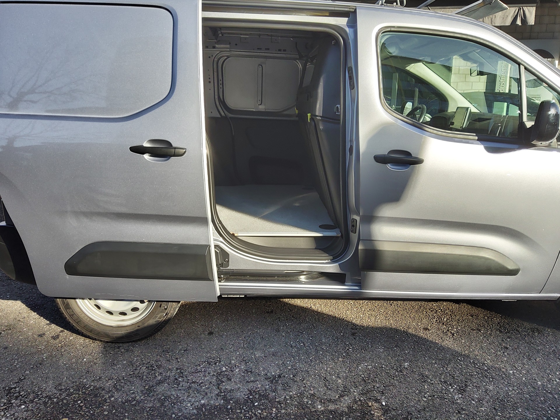FIAT E-Doblo L1 50kWh 800kg Launch Edition-image-5
