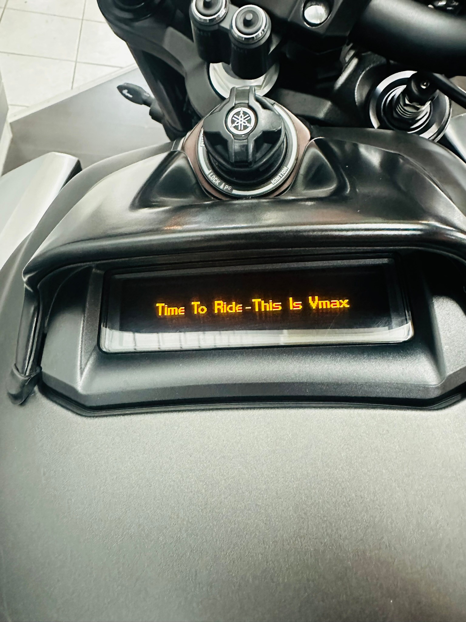 YAMAHA V-MAX 1700-image-9